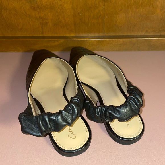 Circus by Sam Edelman 'Omina' Black Crocodile look textured sandal size 8m - Picture 2 of 4